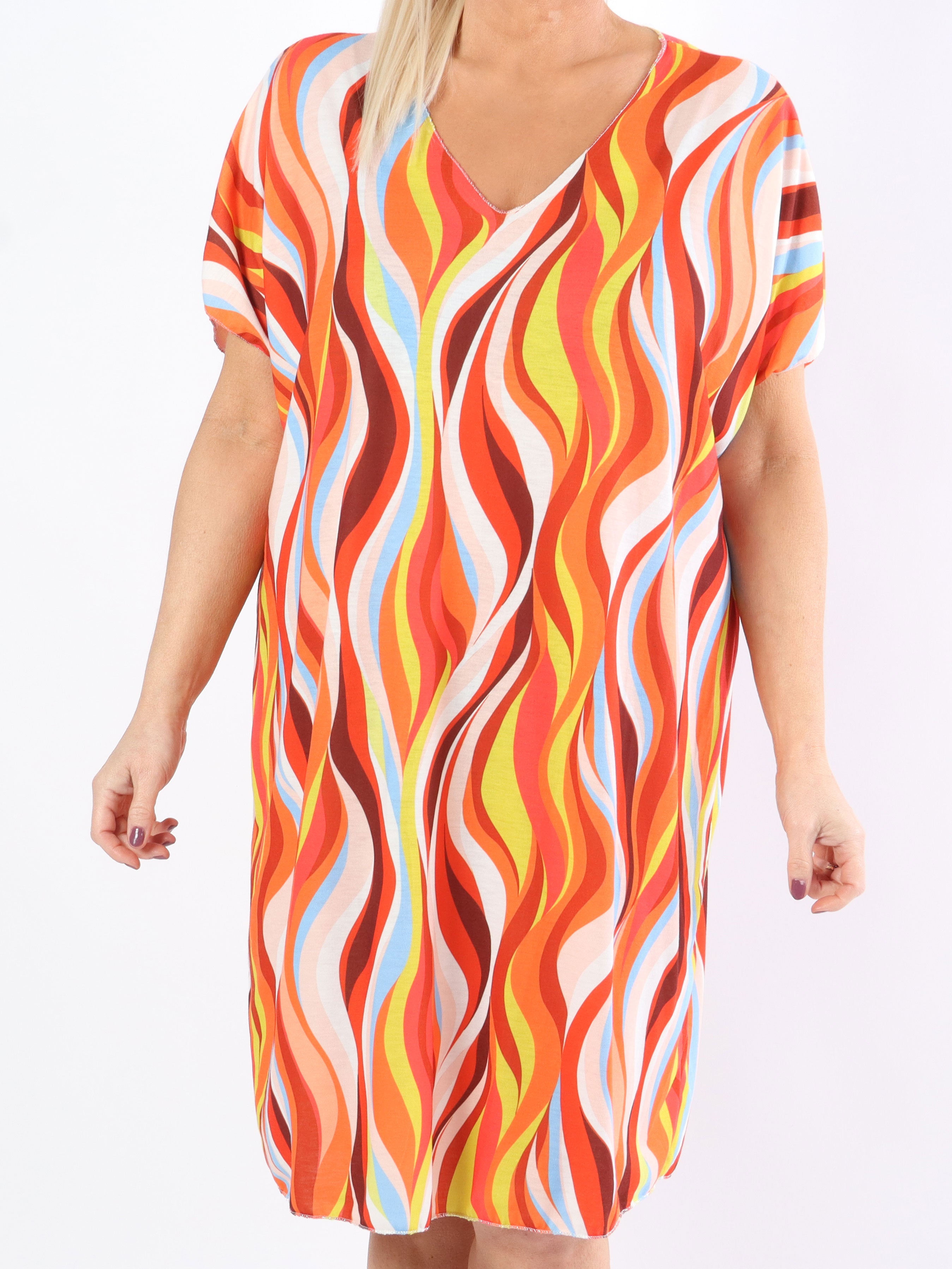Kirsa Dress - Blød flerfarvet plus size kjole med v-hals